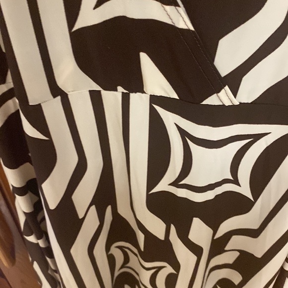 Vintage brown and beige print dress nice sleeves with turn up sleeve and button: - Picture 6 of 7